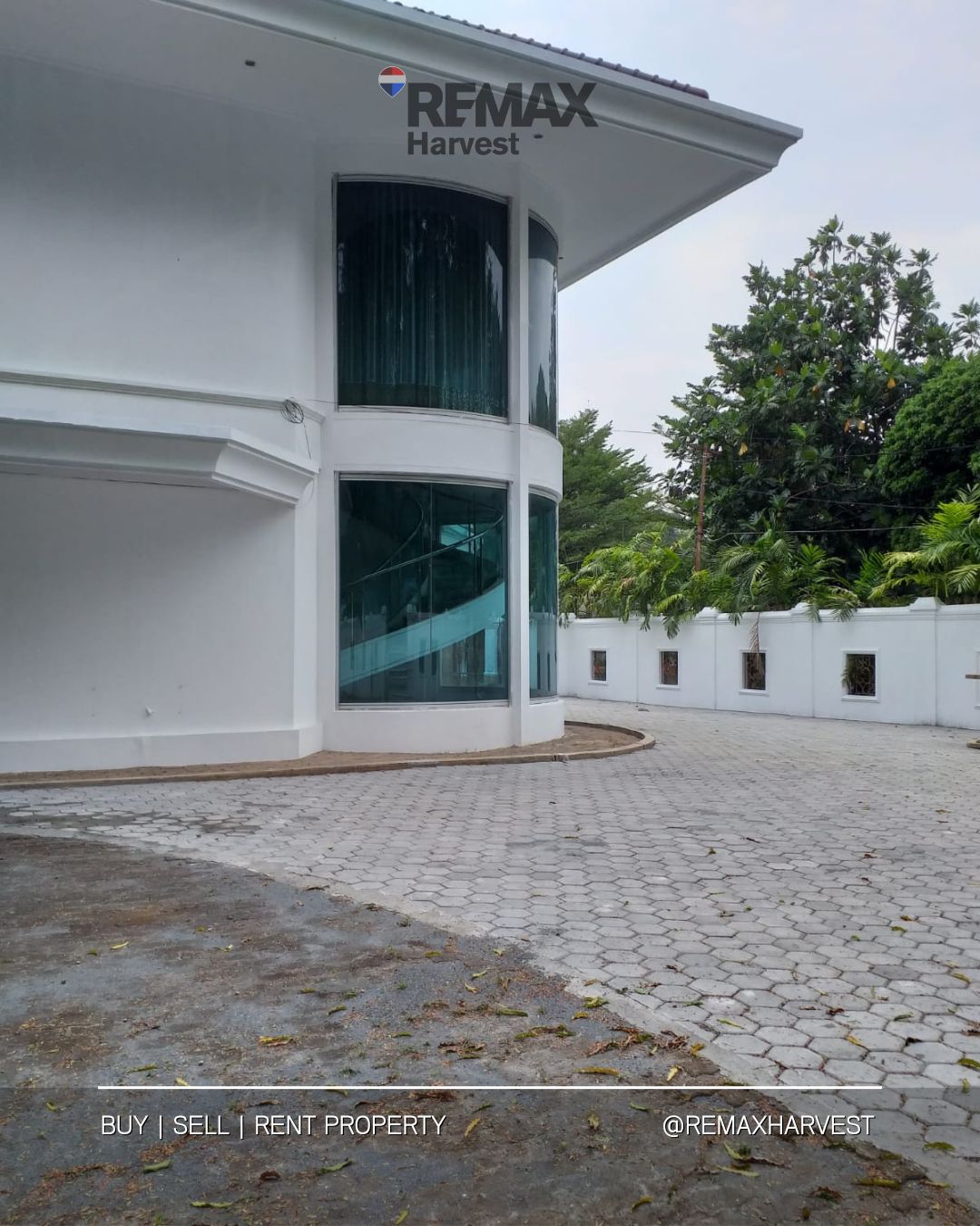 Rumah Luas dan Private Pool di Lebak Bulus 2