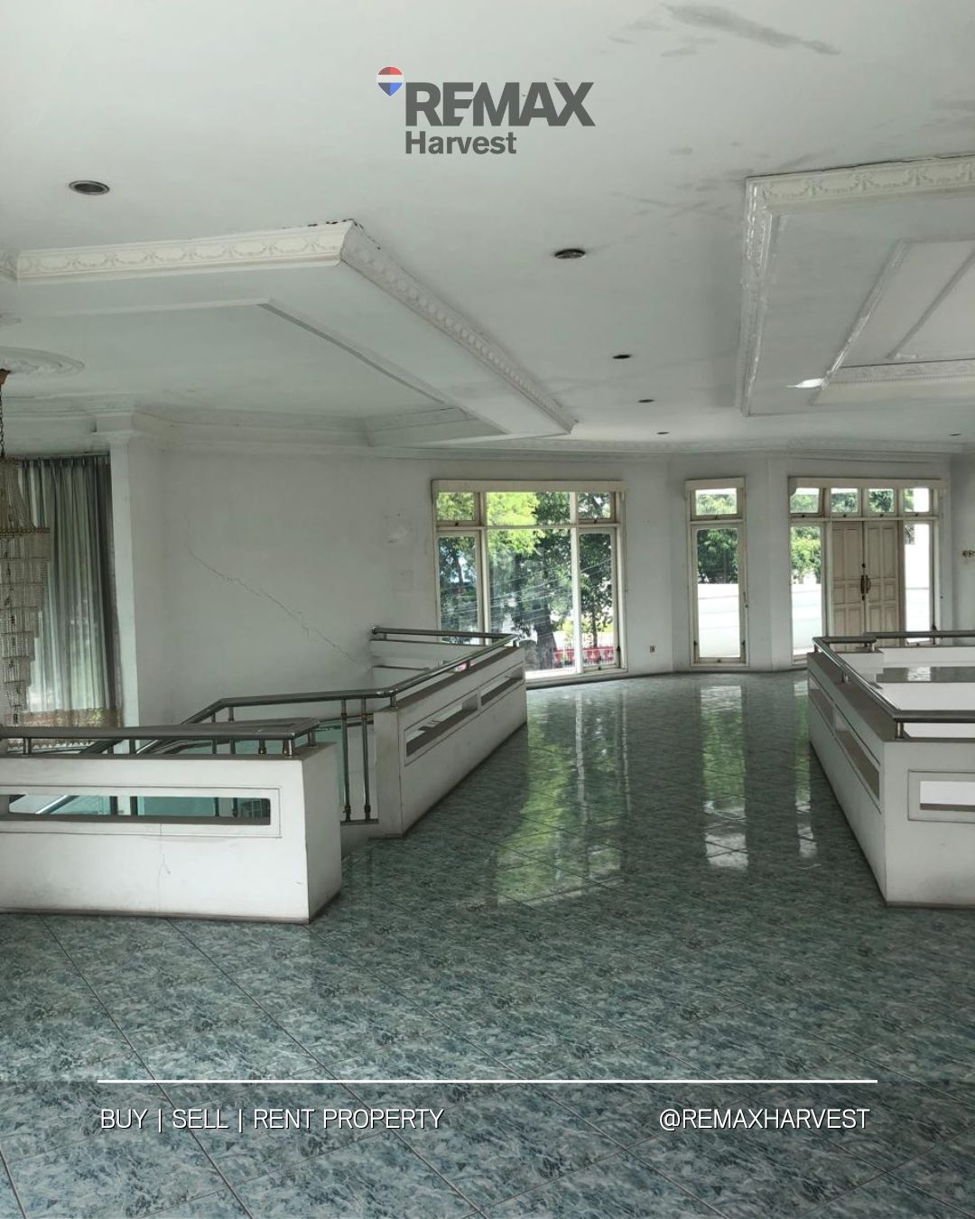 Rumah Luas dan Private Pool di Lebak Bulus 3