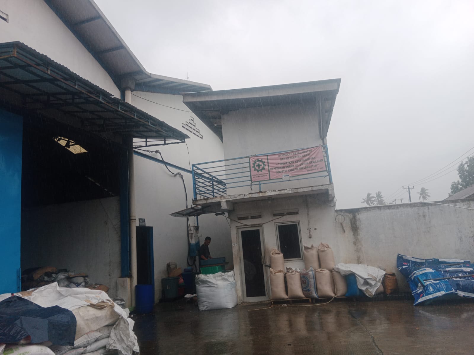 Pabrik atau Gudang Siap Pakai Teluk Naga 2